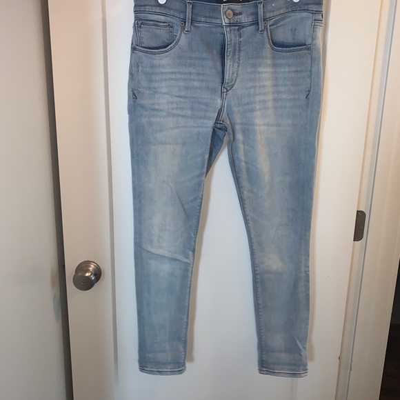 Express Mid-rise Legging Light Wash Jeans. 10 Short - Picture 2 of 5
